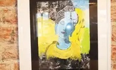 Bild der Wanderausstellung mit dem Oberteil einer Frau